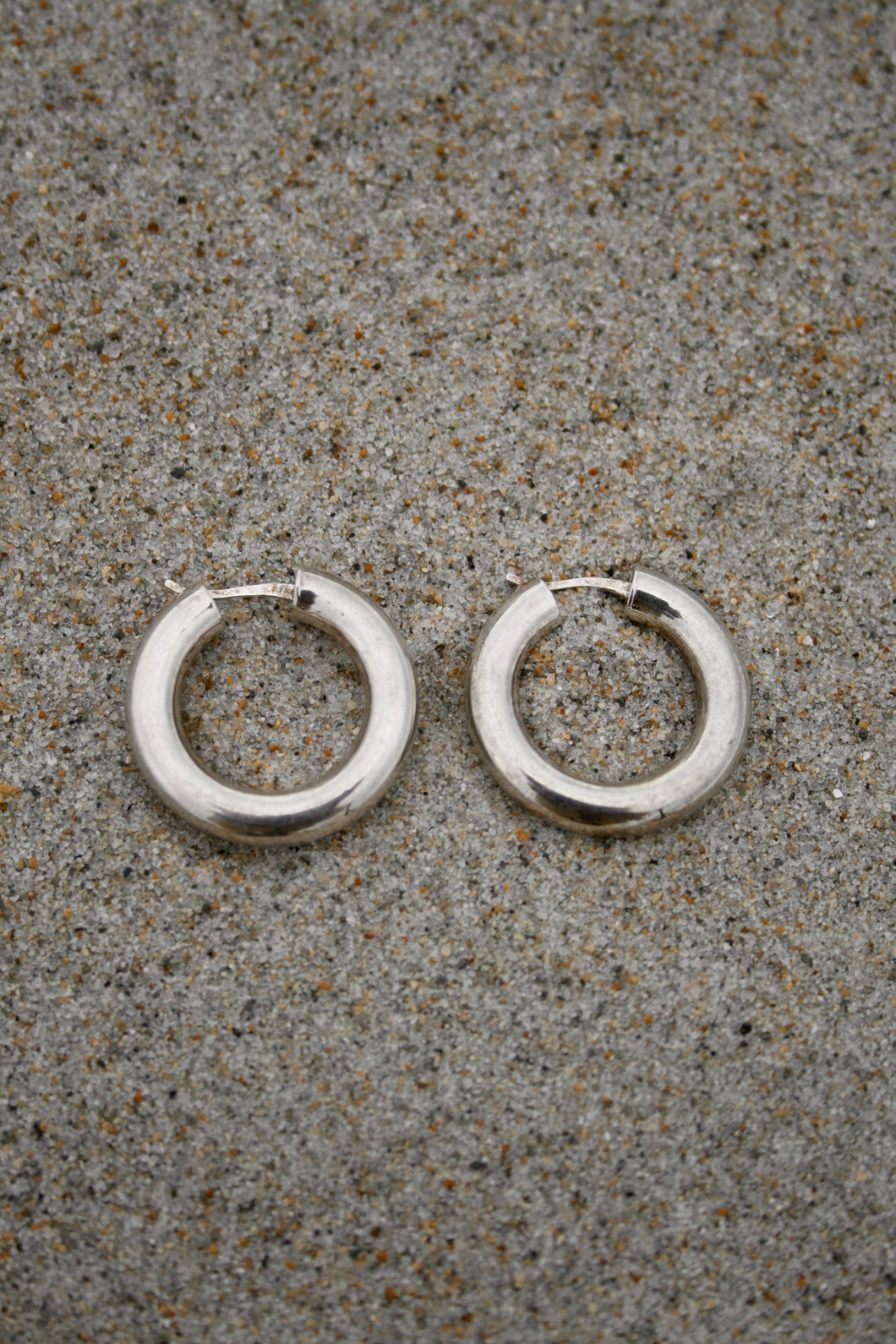 Vintage Medium Tube Hoops